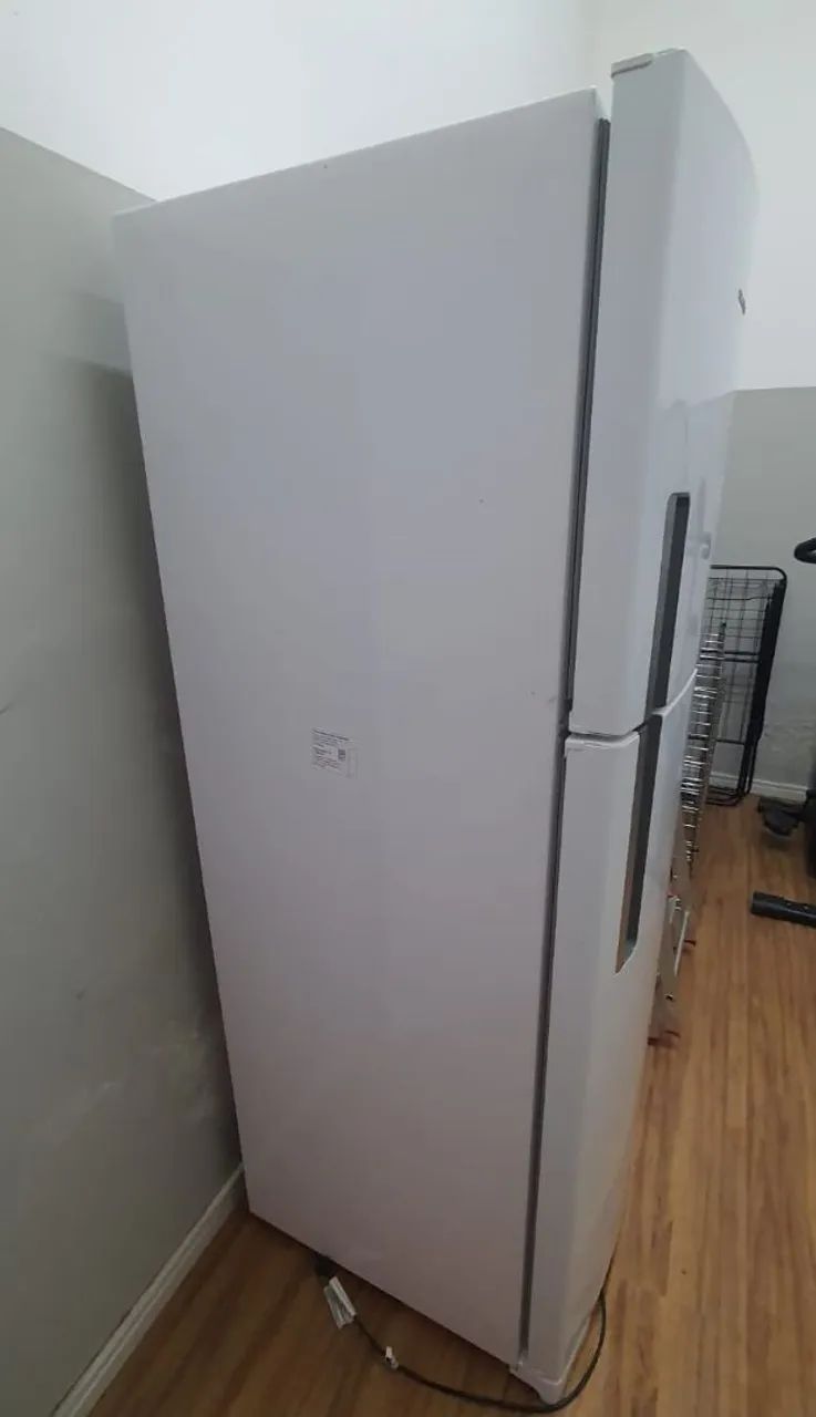 Geladeira em semi-nova em ótimo estado de conservação! - Foto 2