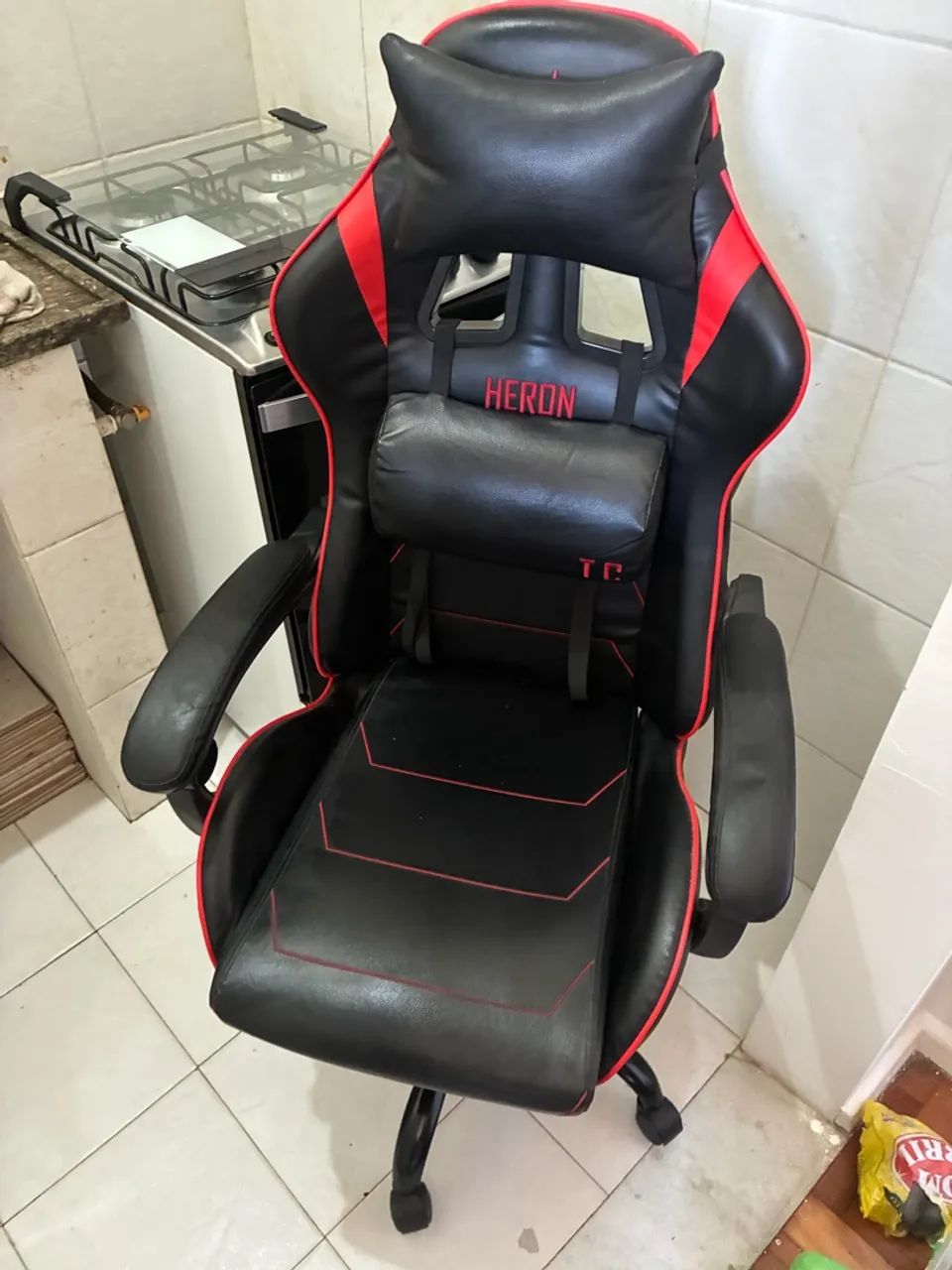  Cadeira Gamer HERON Preta e Vermelha - Conservada - Foto 2