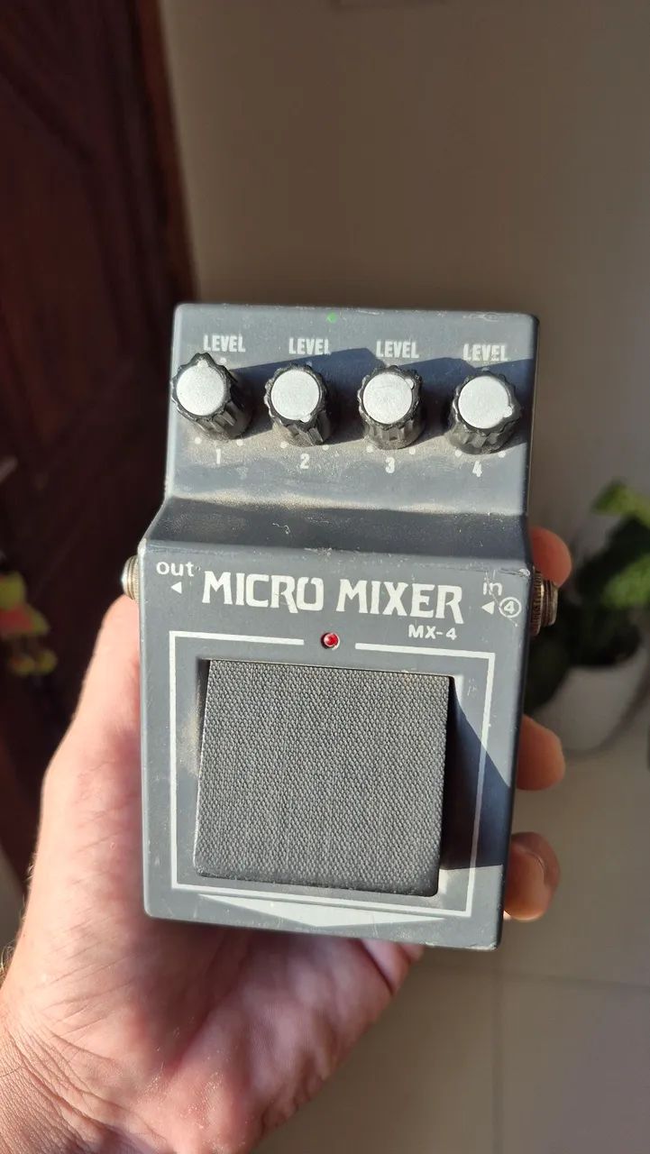 Pedal Micro Mixer - Ligar 4  instrumentos e volume independente pra eles.
