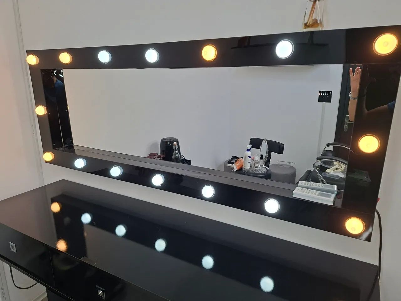 Mesa e espelho Camarim