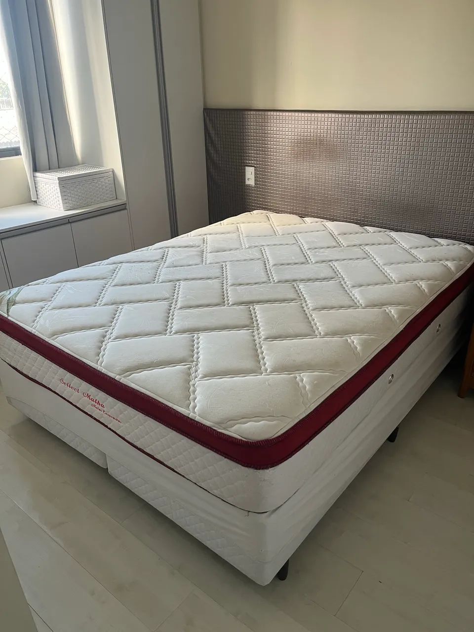 colchão queen molas ensacadas e box em tecido - Foto 4