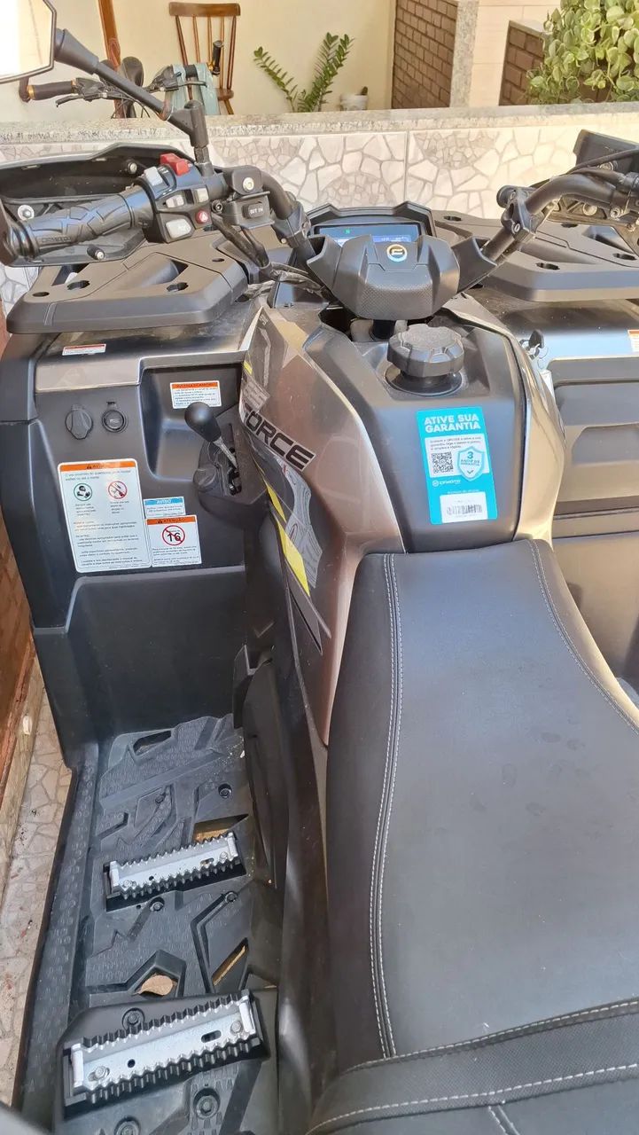Quadriciclo CForce 625