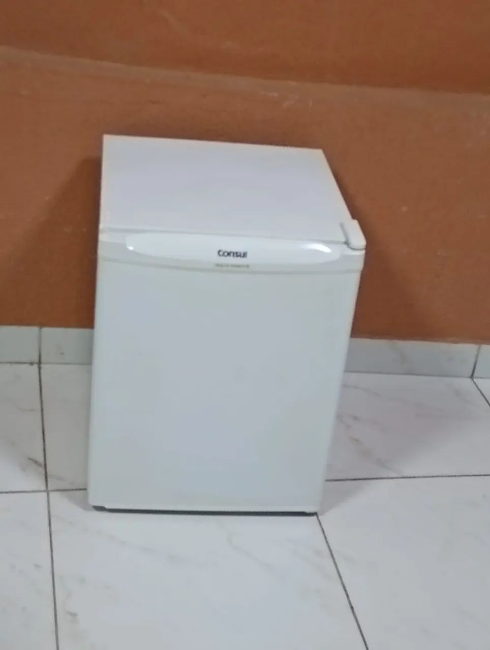 Vende-se Frigobar Consul 80 litros