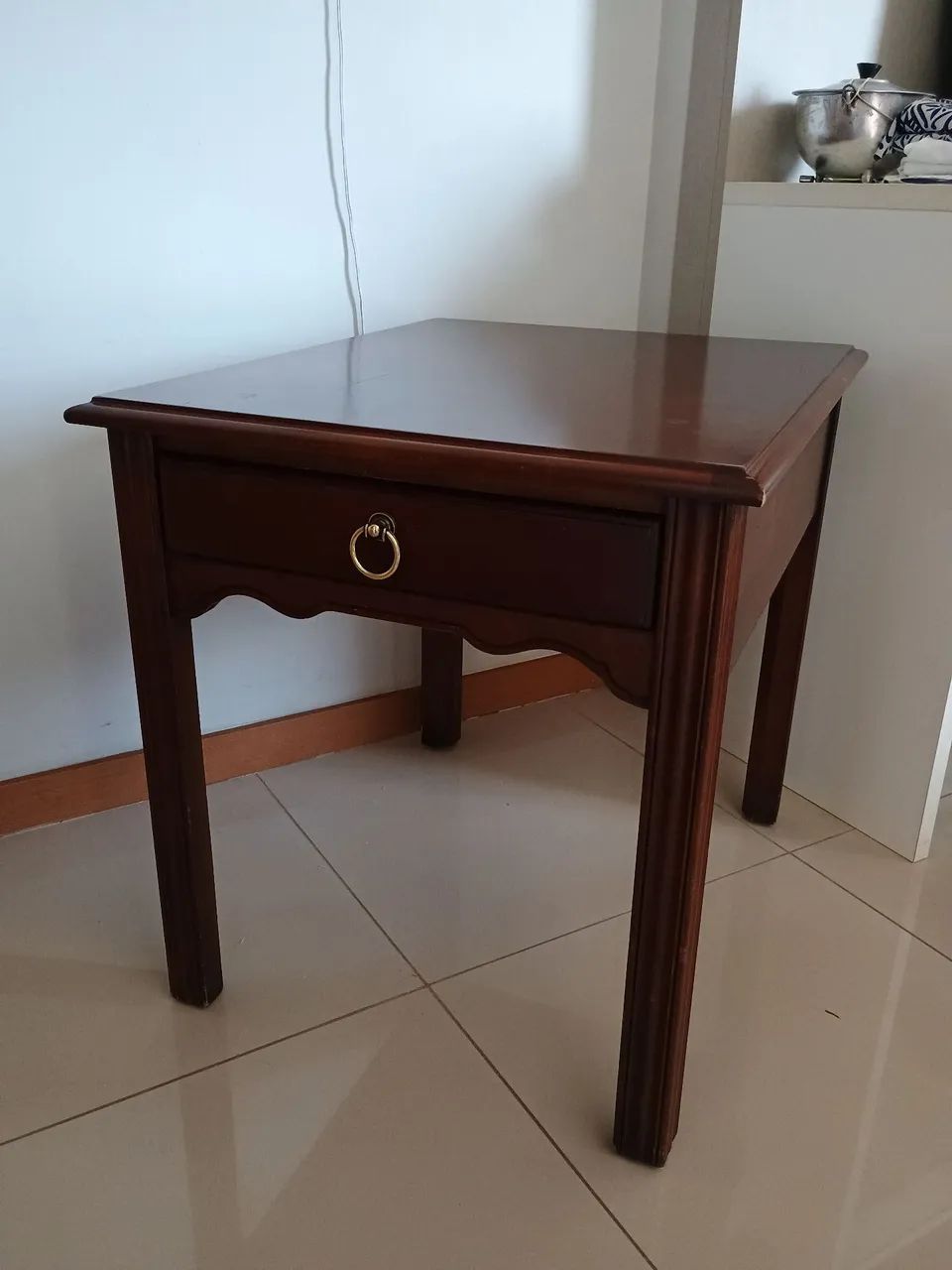 Mesinha (Embaixada dos Estados Unidos)