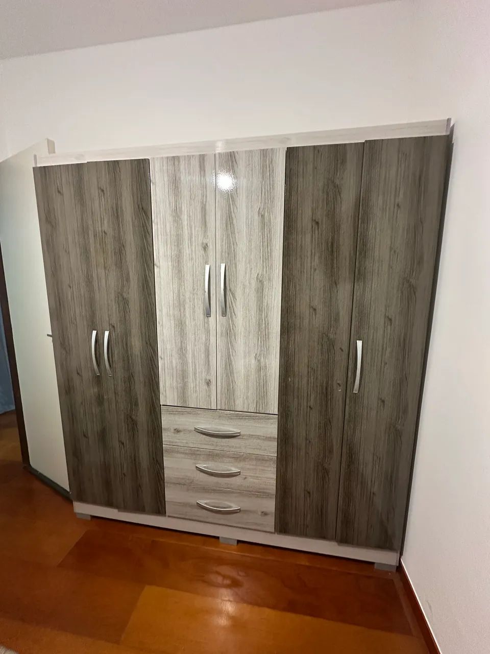 GUARDA-ROUPA