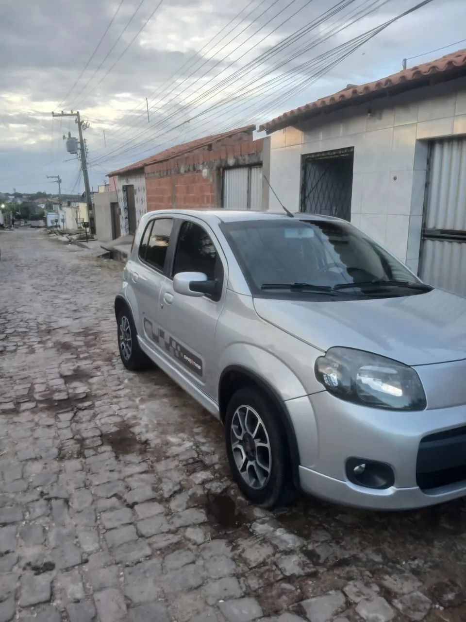 Fiat Uno UNO SPORTING 1.4 EVO Fire Flex 8V 4p 2011