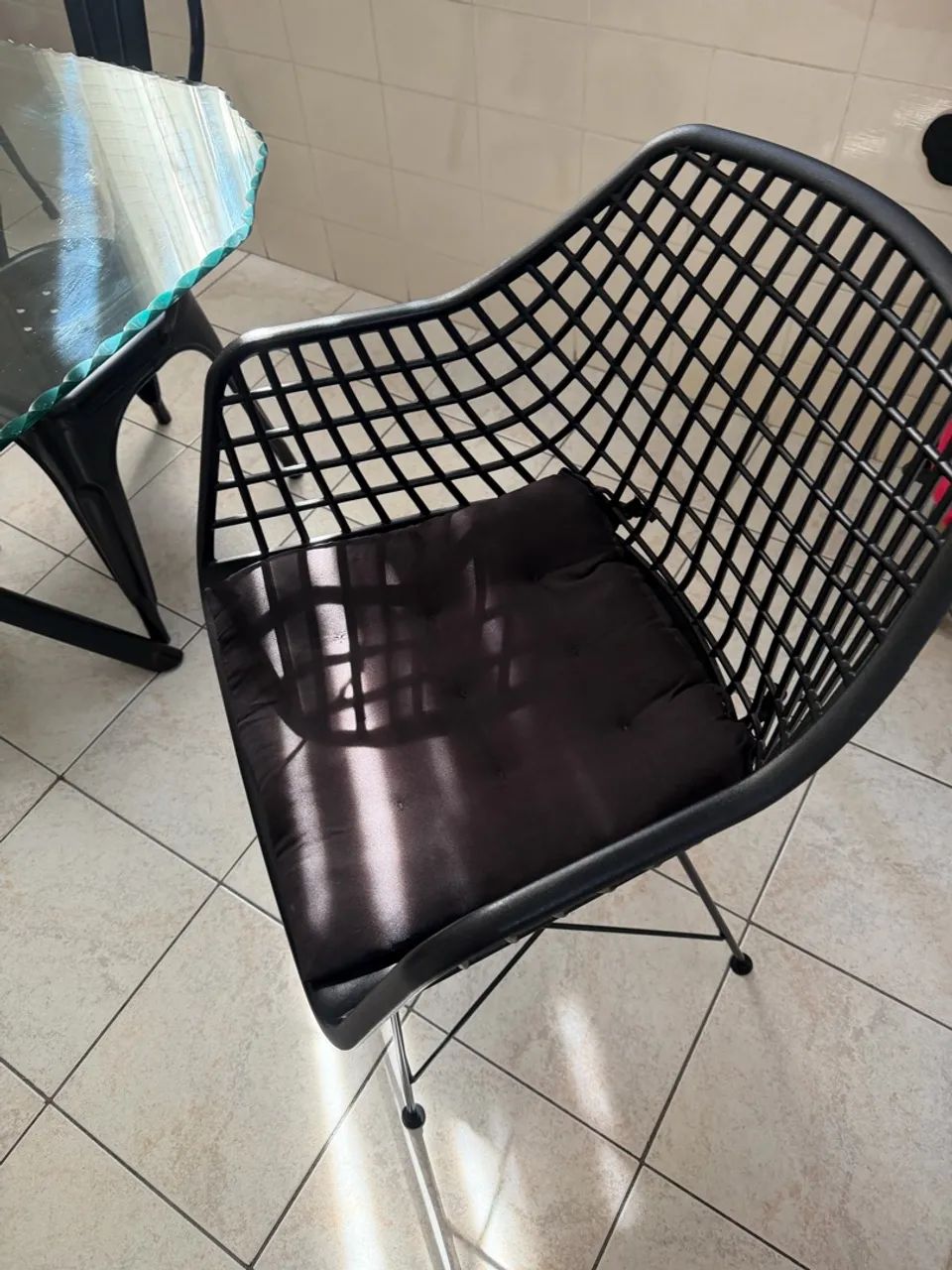 Mesa de Jantar Tampo de Vidro e 4 Cadeiras - Foto 4