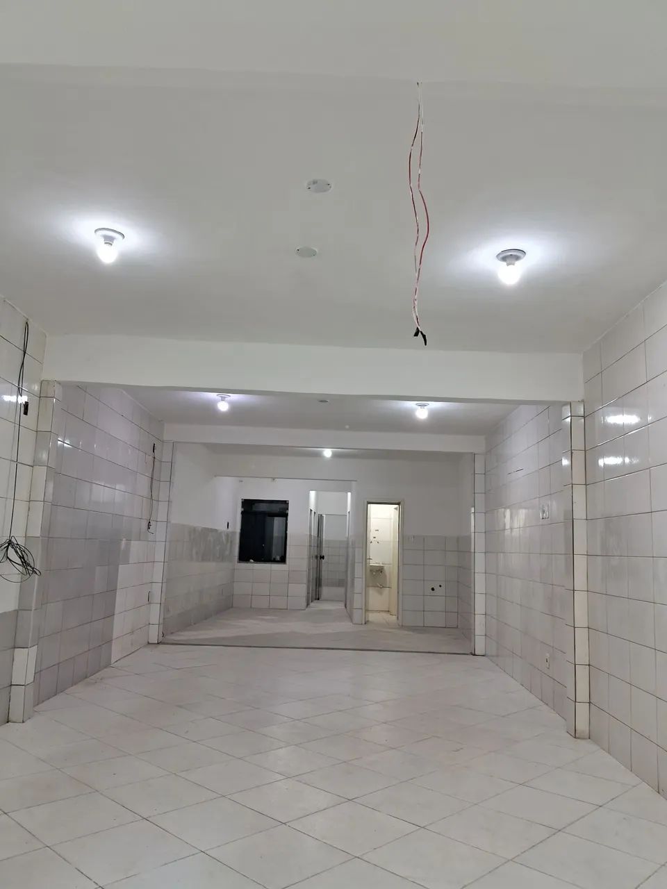 ALUGA-SE ESTE ESPAÇO COMERCIAL - Foto 5