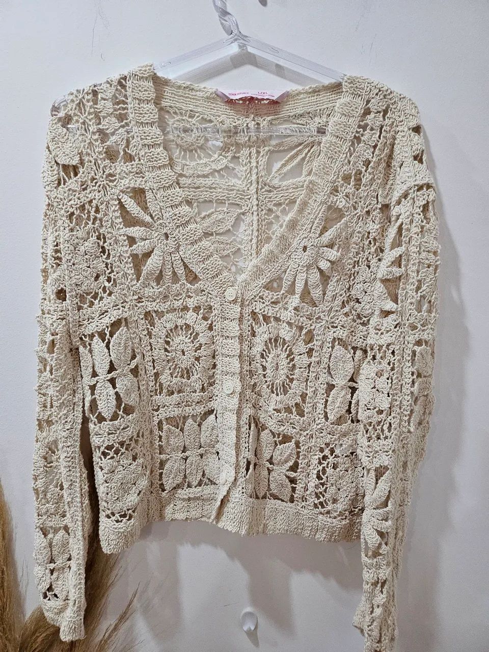 Cardigã em croche na cor Bege Veste P e M