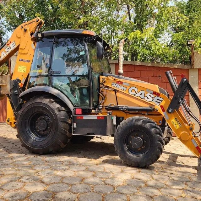 Retroescavadeira Case 580n 4x4 ano 2022