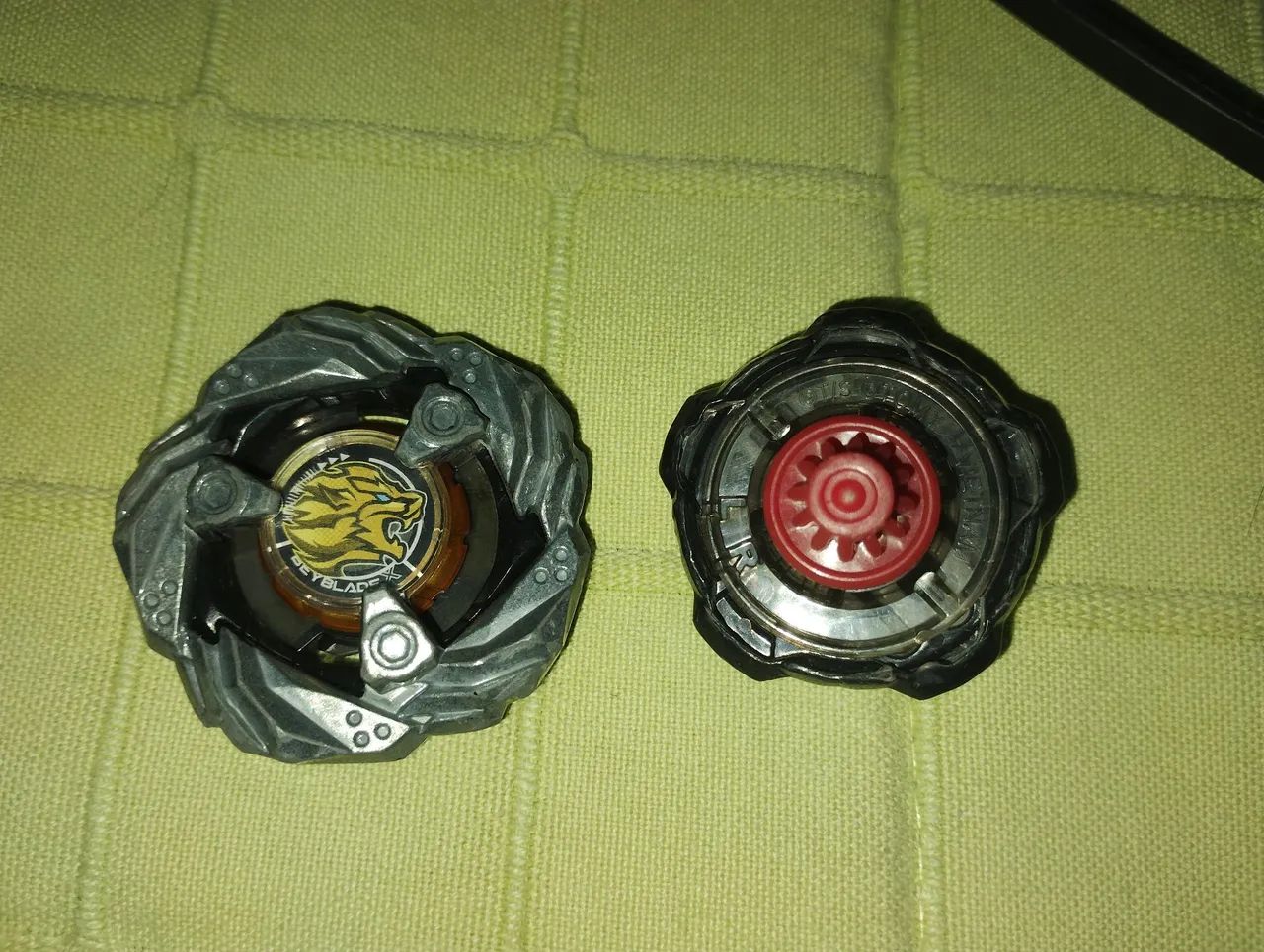 Beyblade x claw Leon com lançador  - Foto 5
