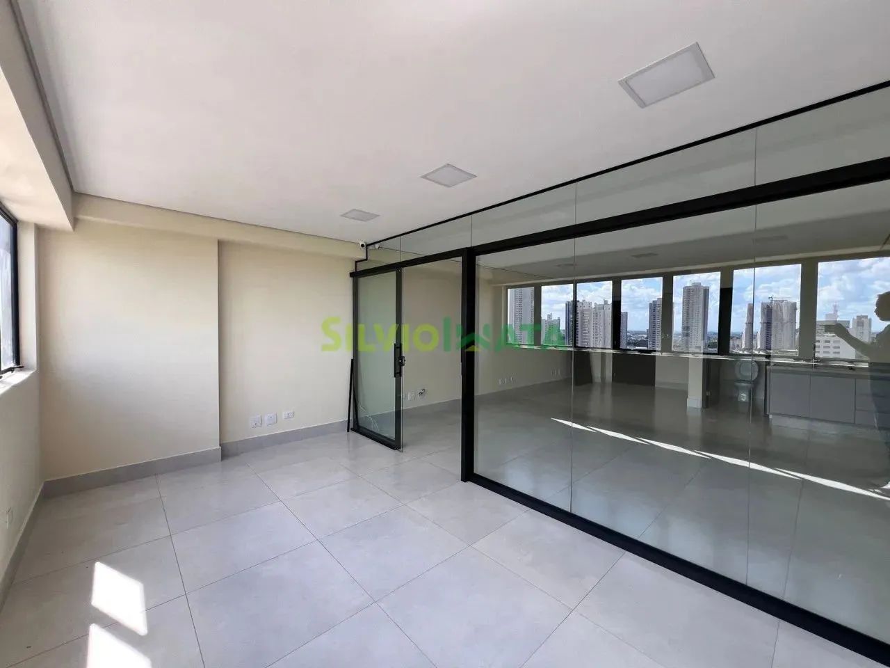 SALA COMERCIAL EM EDIFÍCIO COMERCIAL PARA LOCAR NA ZONA 08. - Foto 2