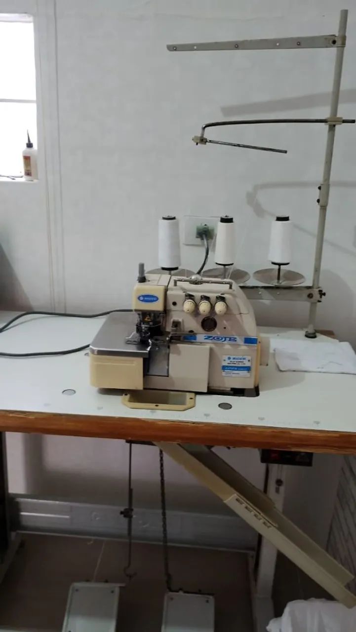 Maquina Overlock 