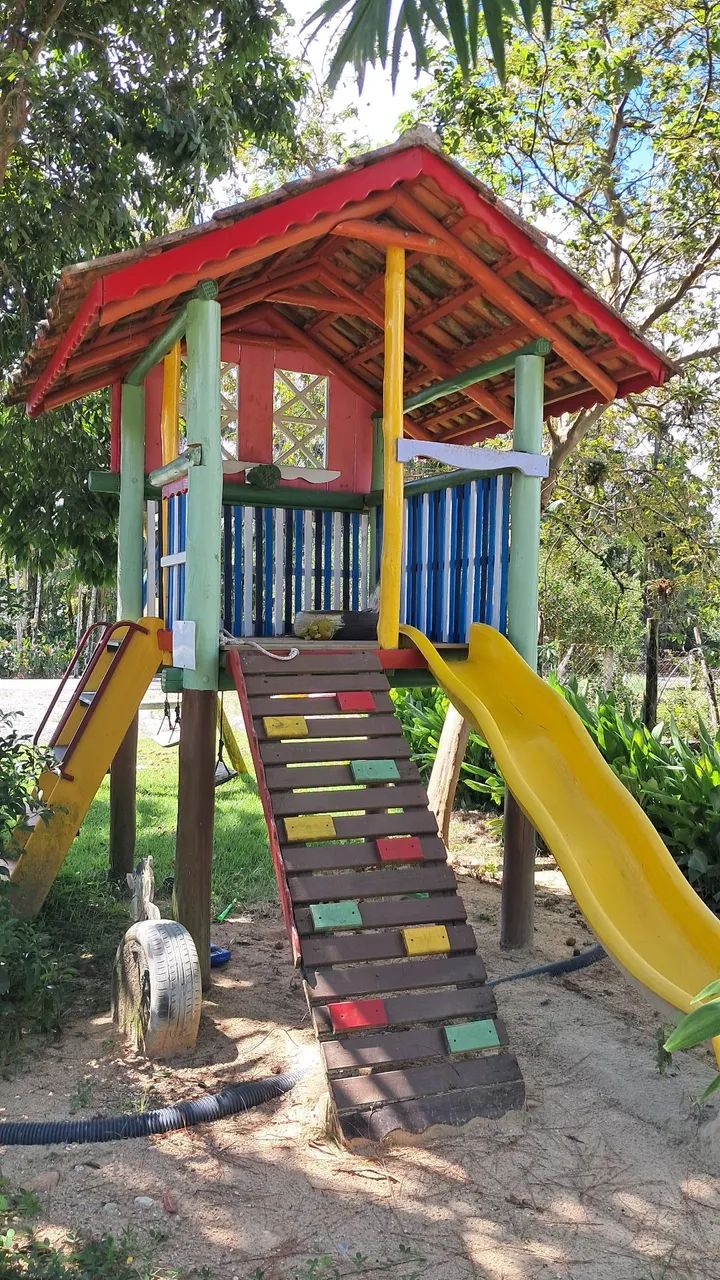 Playground de madeira usado 