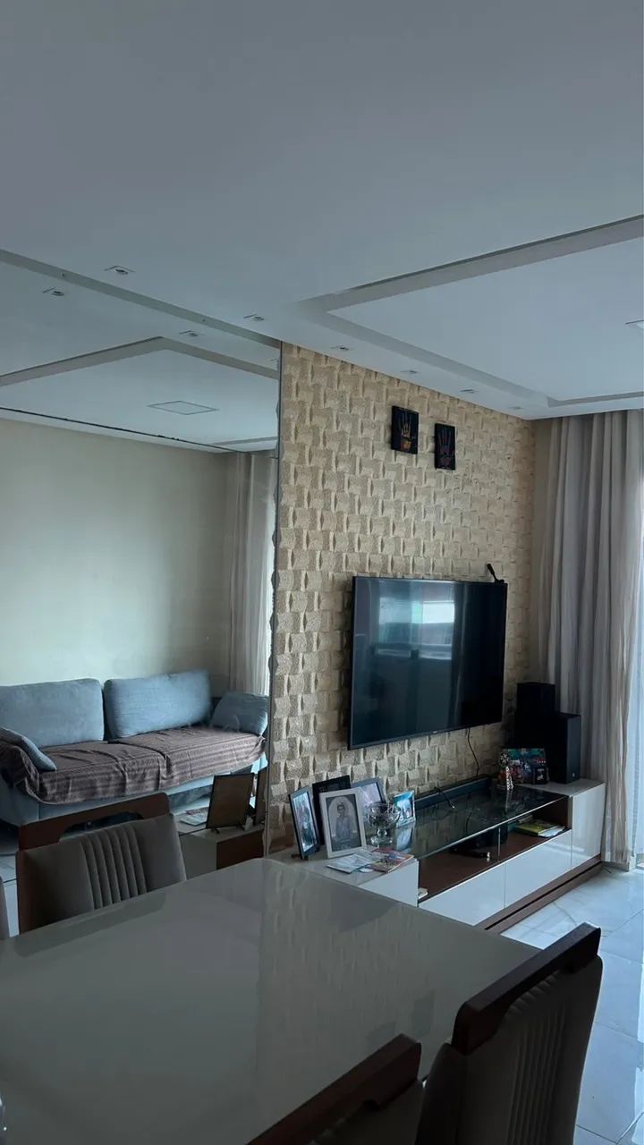 Apartamento reformado no Barra Club dois 