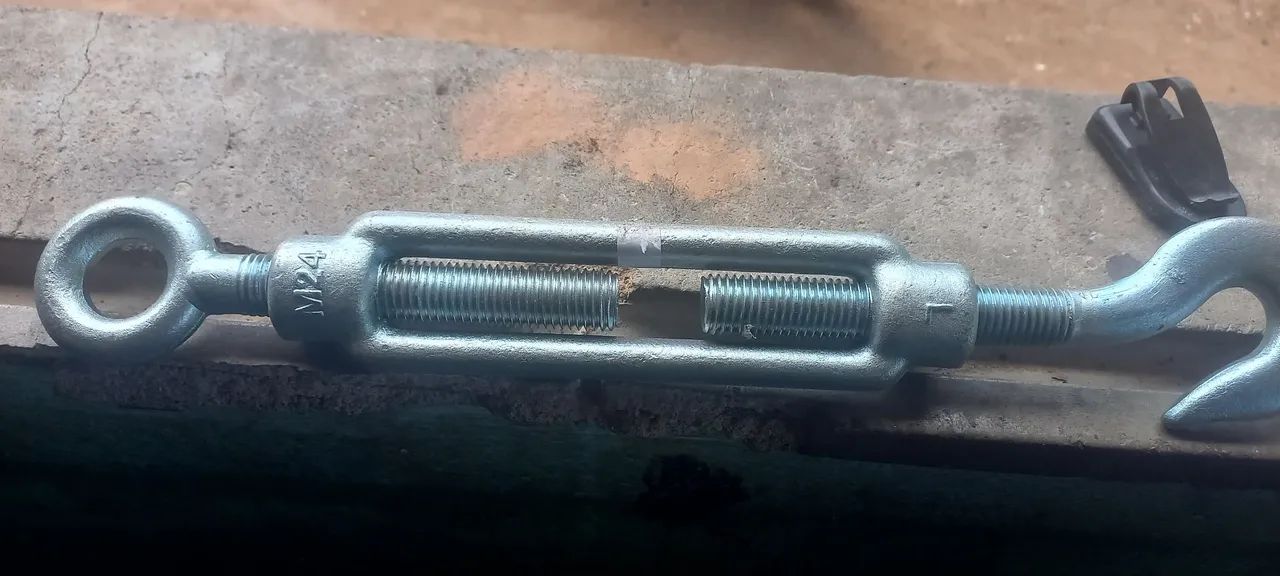Esticado pra cabo de aco