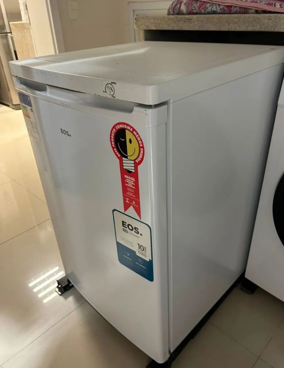 Freezer vertical estilo frigobar - Foto 3
