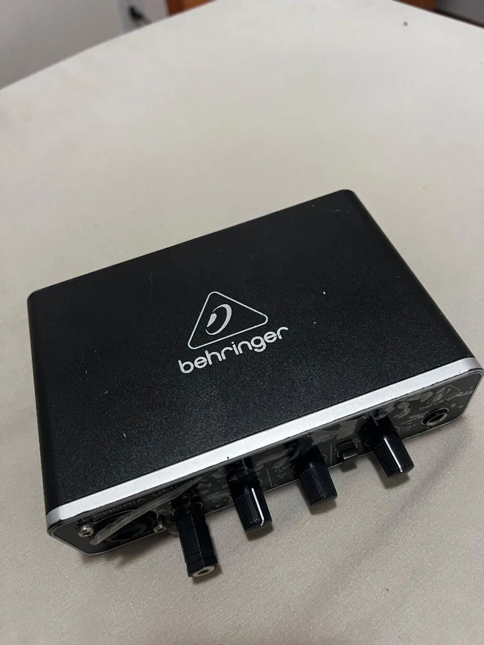 Interface de áudio Behringer UMC22