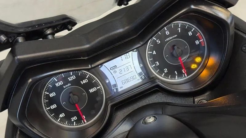 YAMAHA XMAX 2021 - Foto 4