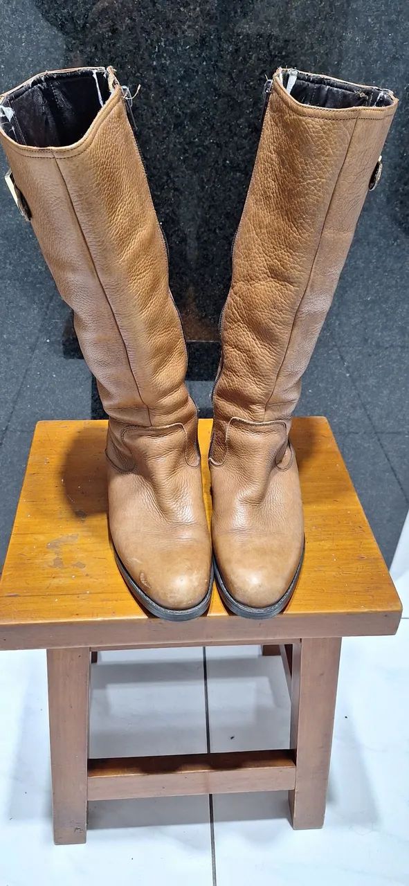 Bota de couro cano alto