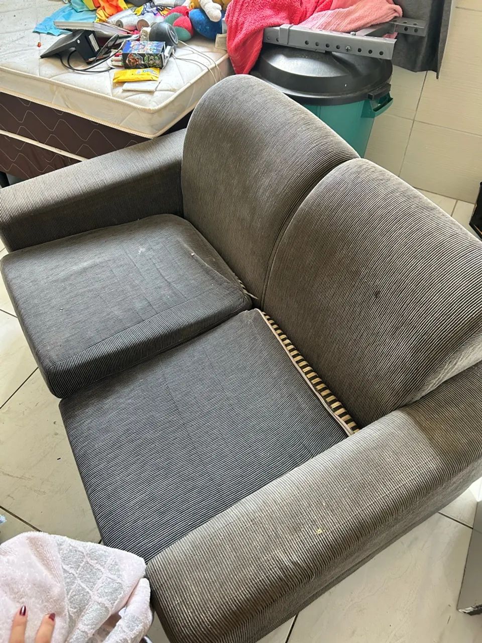 Sofá de dois lugares 