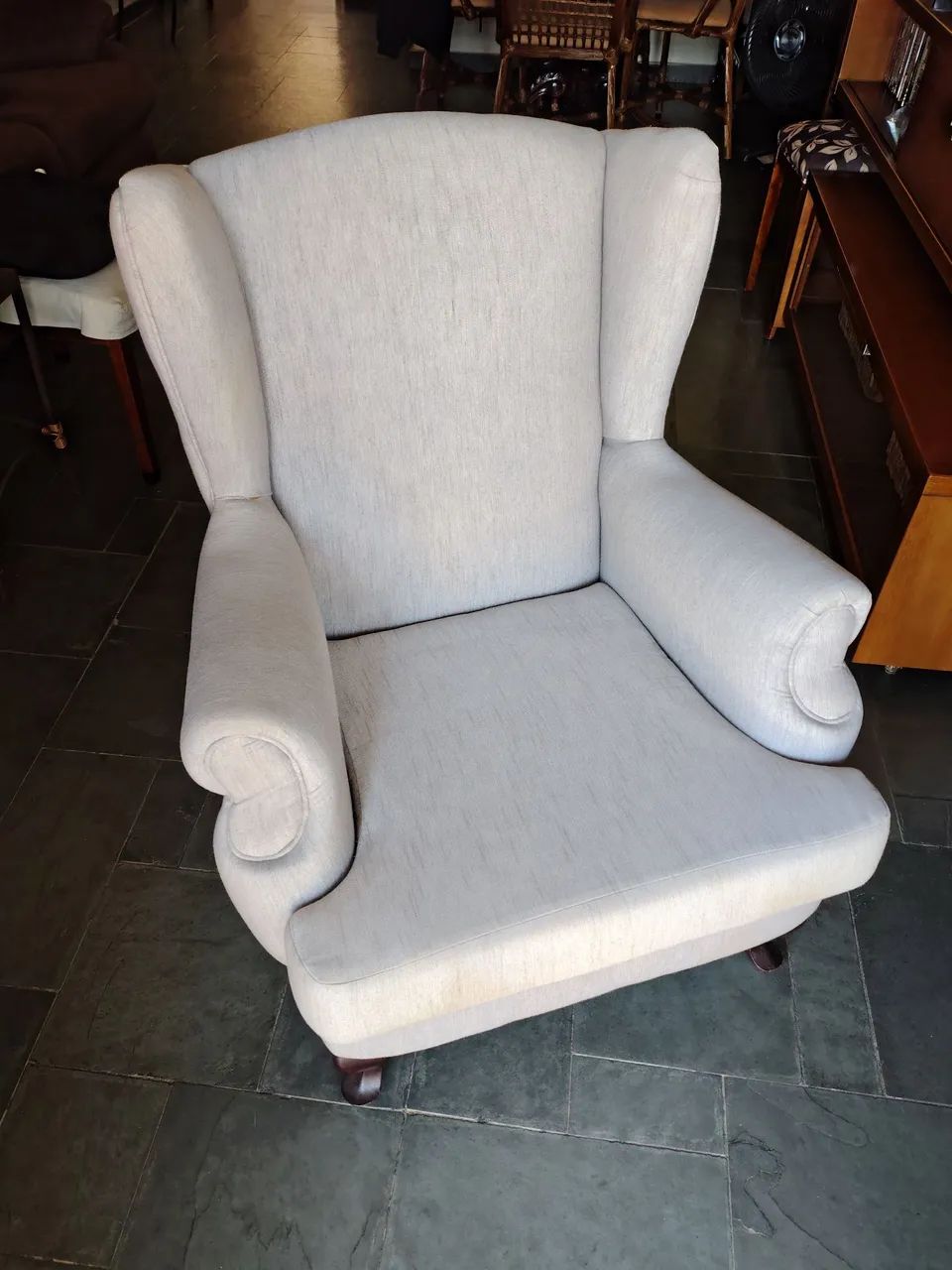 POLTRONA ESTILO "BERGER" POUCO USO NA COR SINZA FEITA SOB MEDIDA