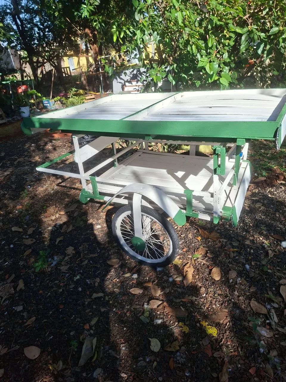 Vende-se carrinho de mão para frutas e verduras 