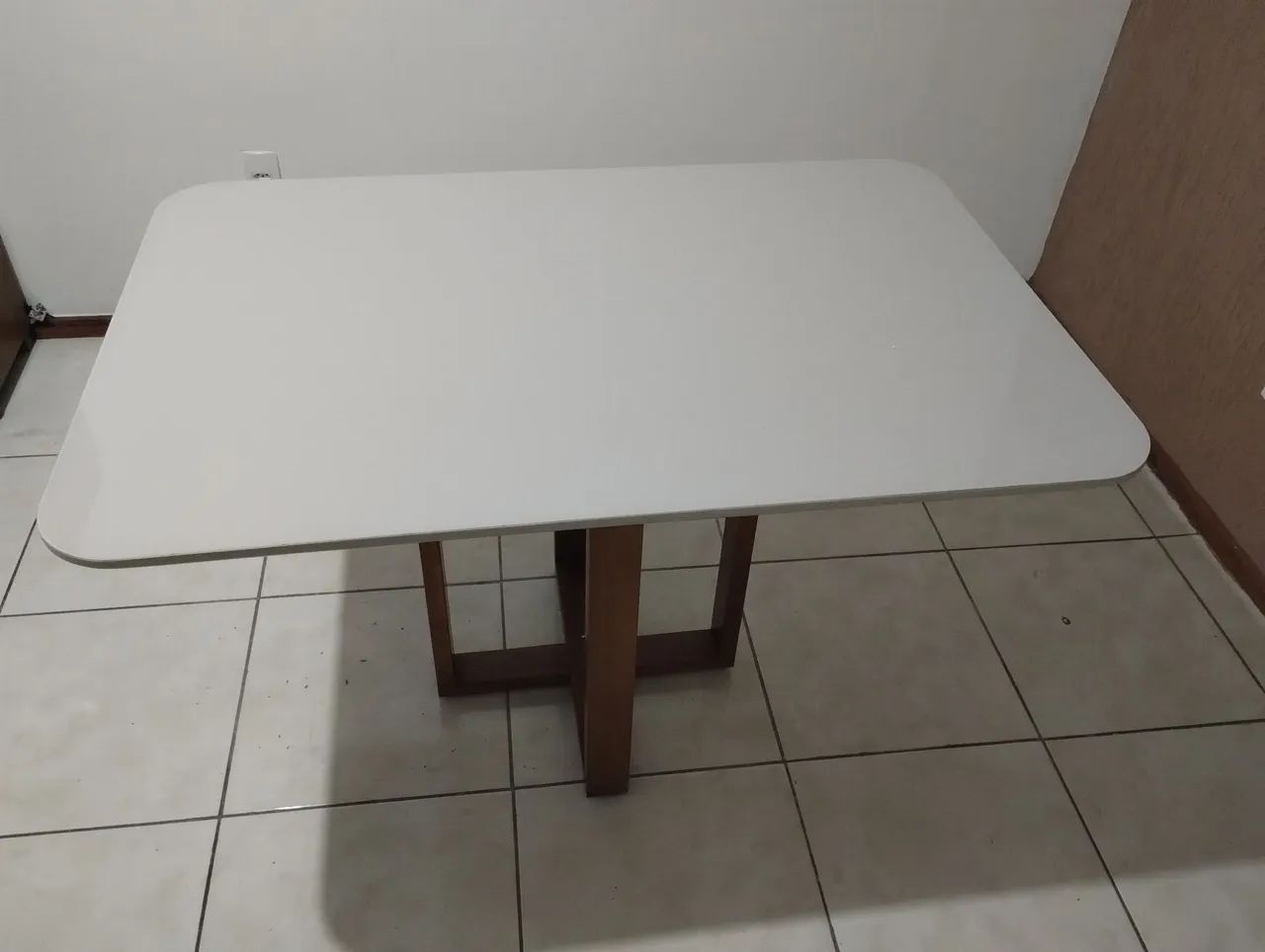 Mesa de jantar retangular com tampo de vidro. - Foto 3