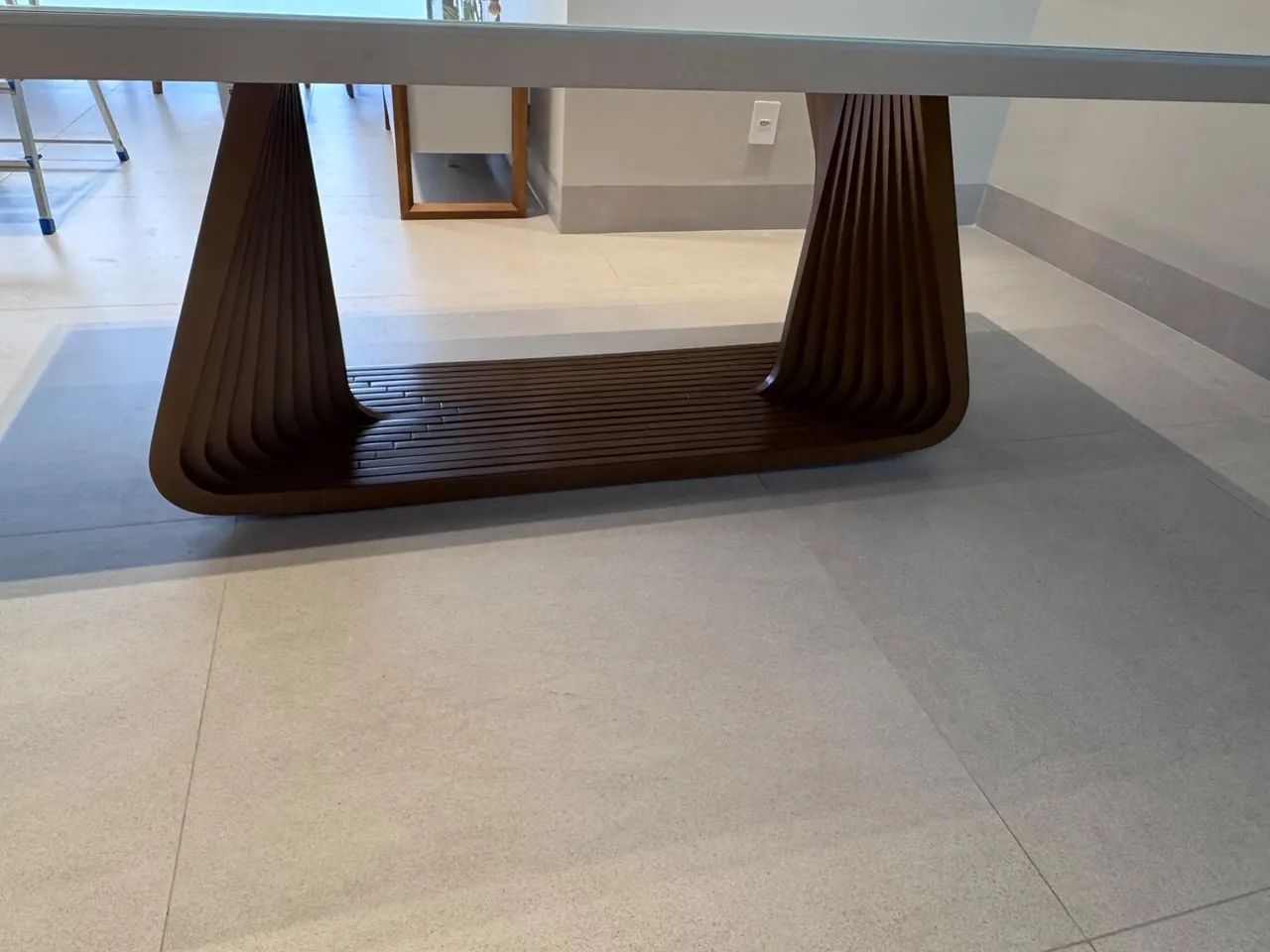 Mesa de Jantar elegante com 8 lugares (mesa e cadeiras)  - Foto 3