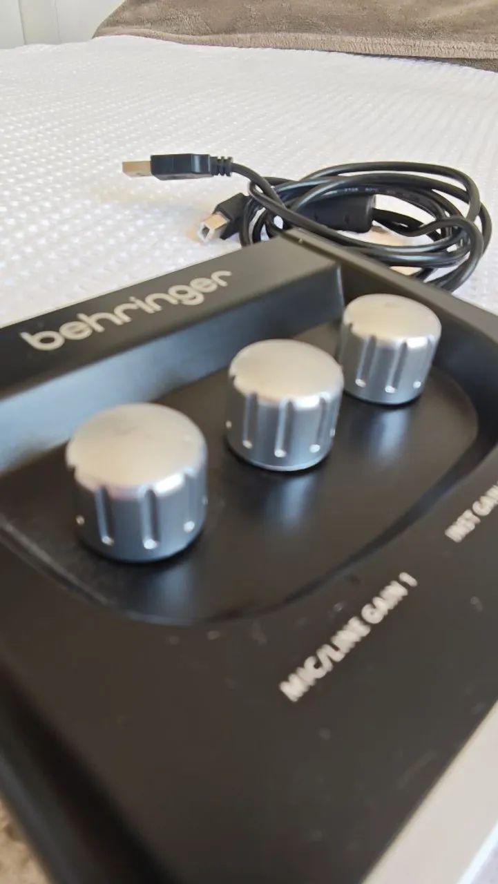 Interface de Áudio Behringer U-phoria UM2 USB - Foto 2