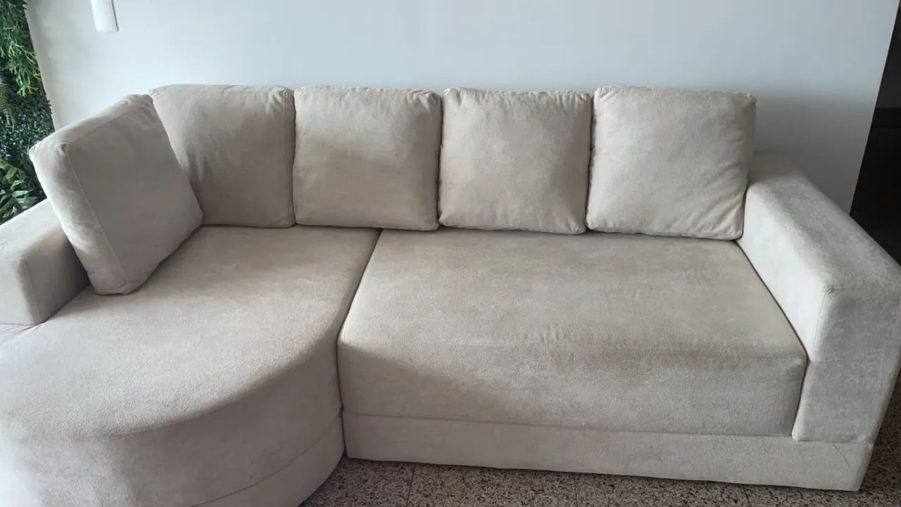 Sofa novo e moderno em excelente estado de conservação 