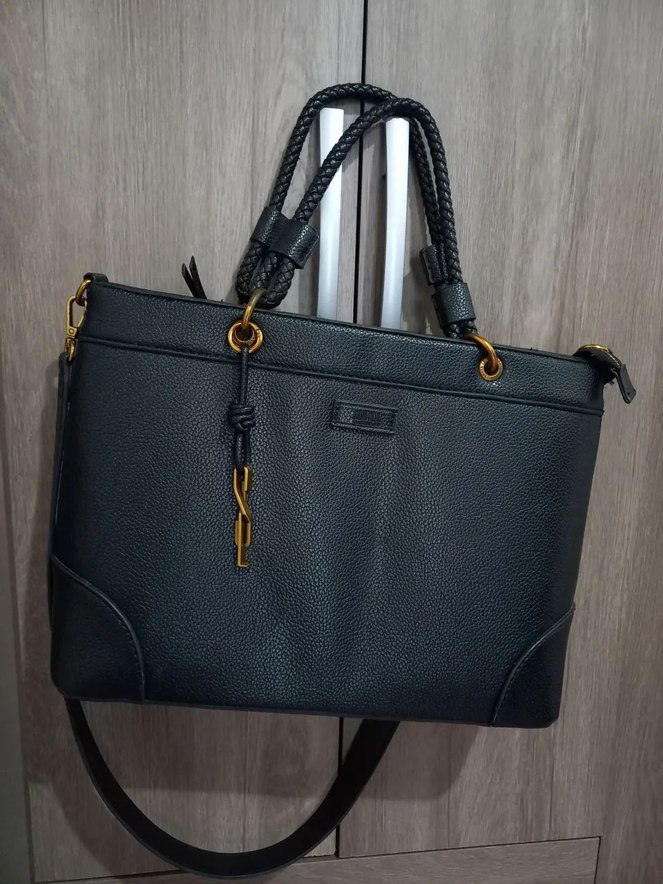 Linda bolsa grande da Santa Lolla. 