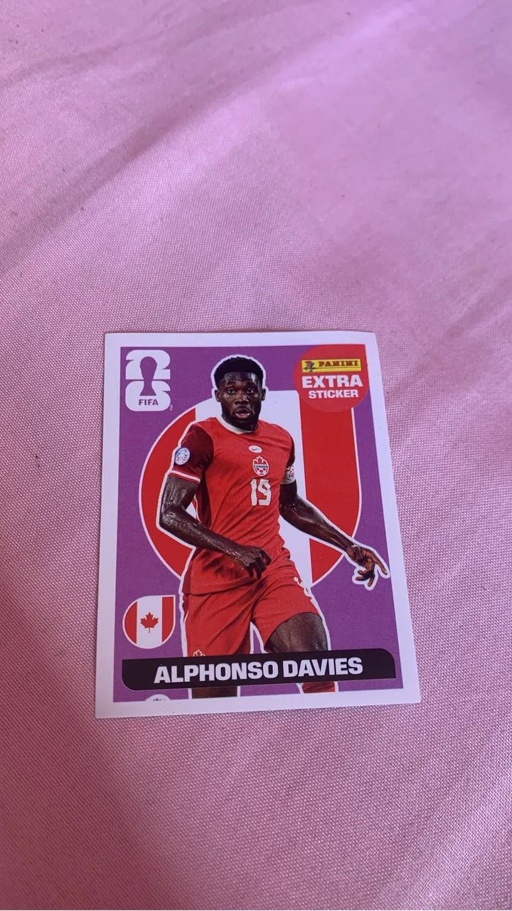 Alphonso Davies extra roxo