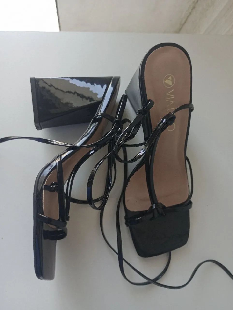 Vendo sandálias novas nunca usadas números 34 e 35 - Foto 2