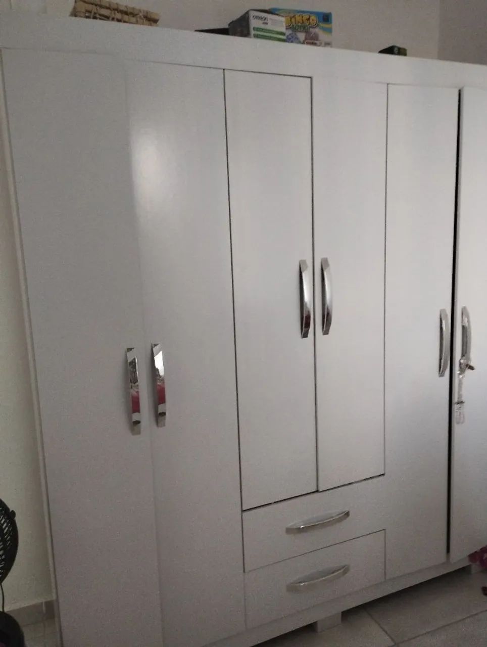 Guarda roupa semi novo