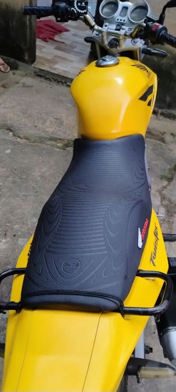 Pra vender ligeiro Twister ano 2007 CBX 250 cor amarela em perfeito estado de conservação  - Foto 3