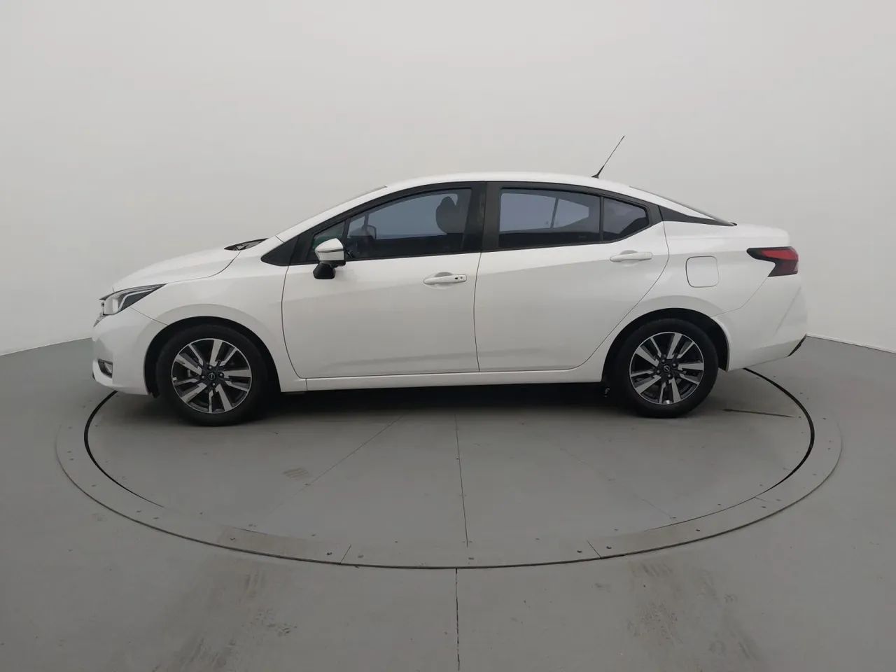 Nissan Versa Advance 1.6 16V Flex Aut., foto 2 de 18