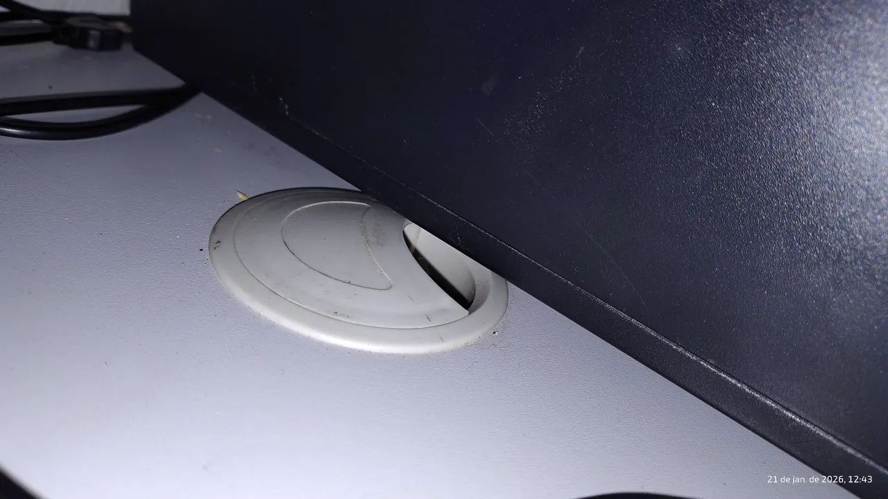 Mesa de computador e estudos linda  - Foto 3