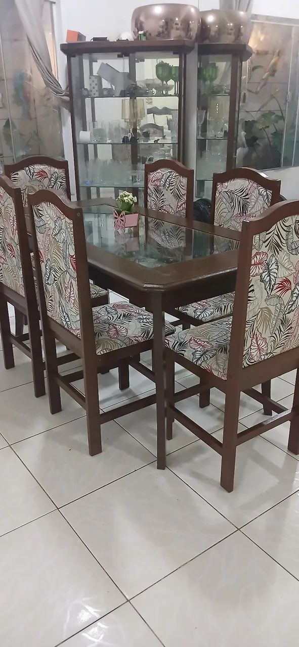 Mesa de Madeira com 6 Cadeiras  - Foto 2
