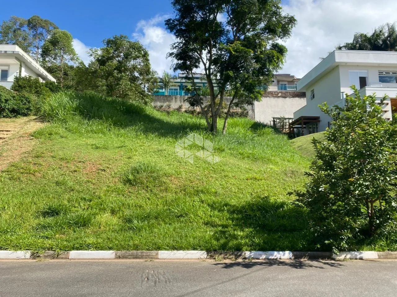 Terreno em condomínio a venda com 700m2 na Granja Viana - Terrenos ...