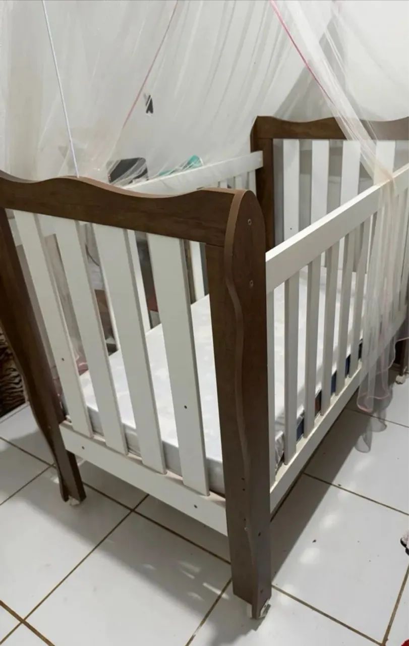 Berço com colchão 