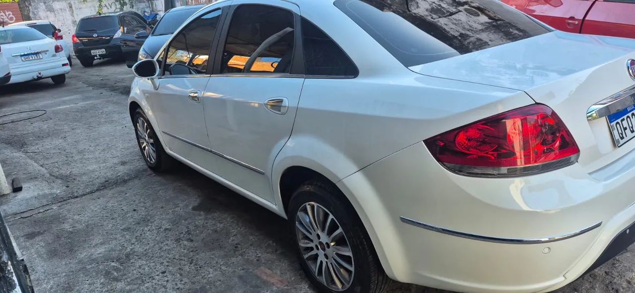 Fiat Linea Essence 1.8 Flex 16V 4P 2015