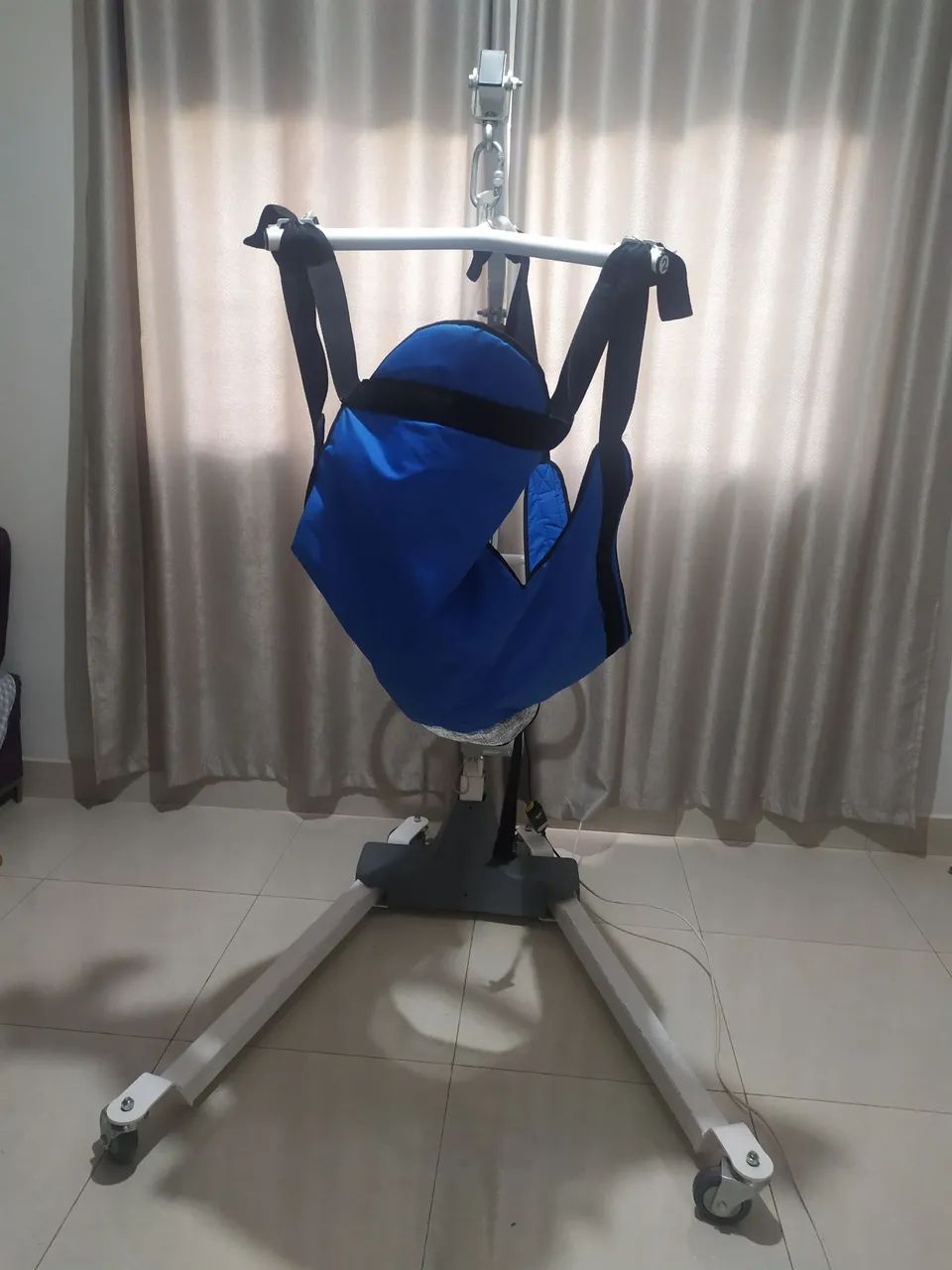 TRANSFER ELÉTRICO marca ORTOBRAS com 2 cestos, sendo 1 deles para banho  - Foto 3