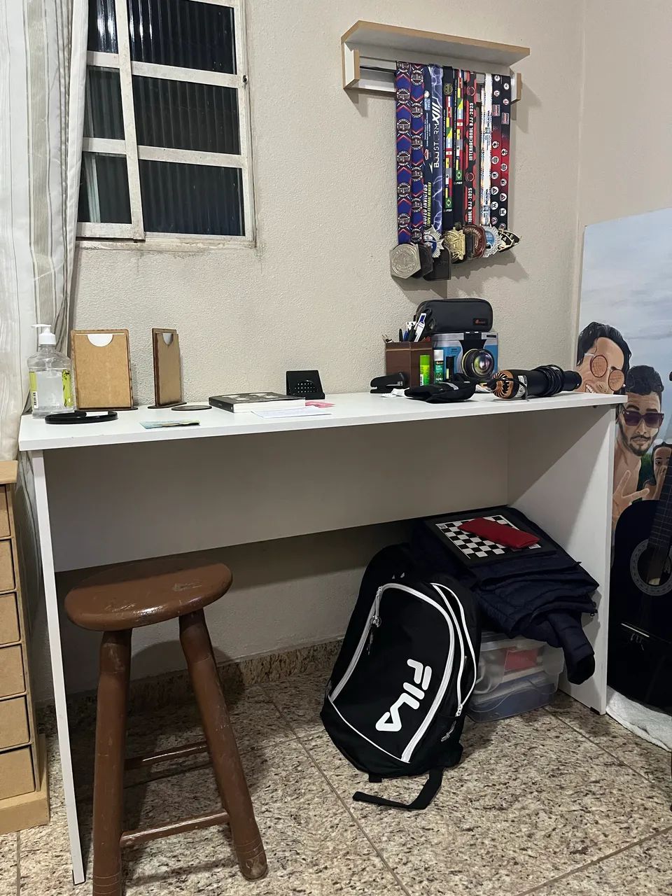 Mesa branca mdf semi nova grande para estudos