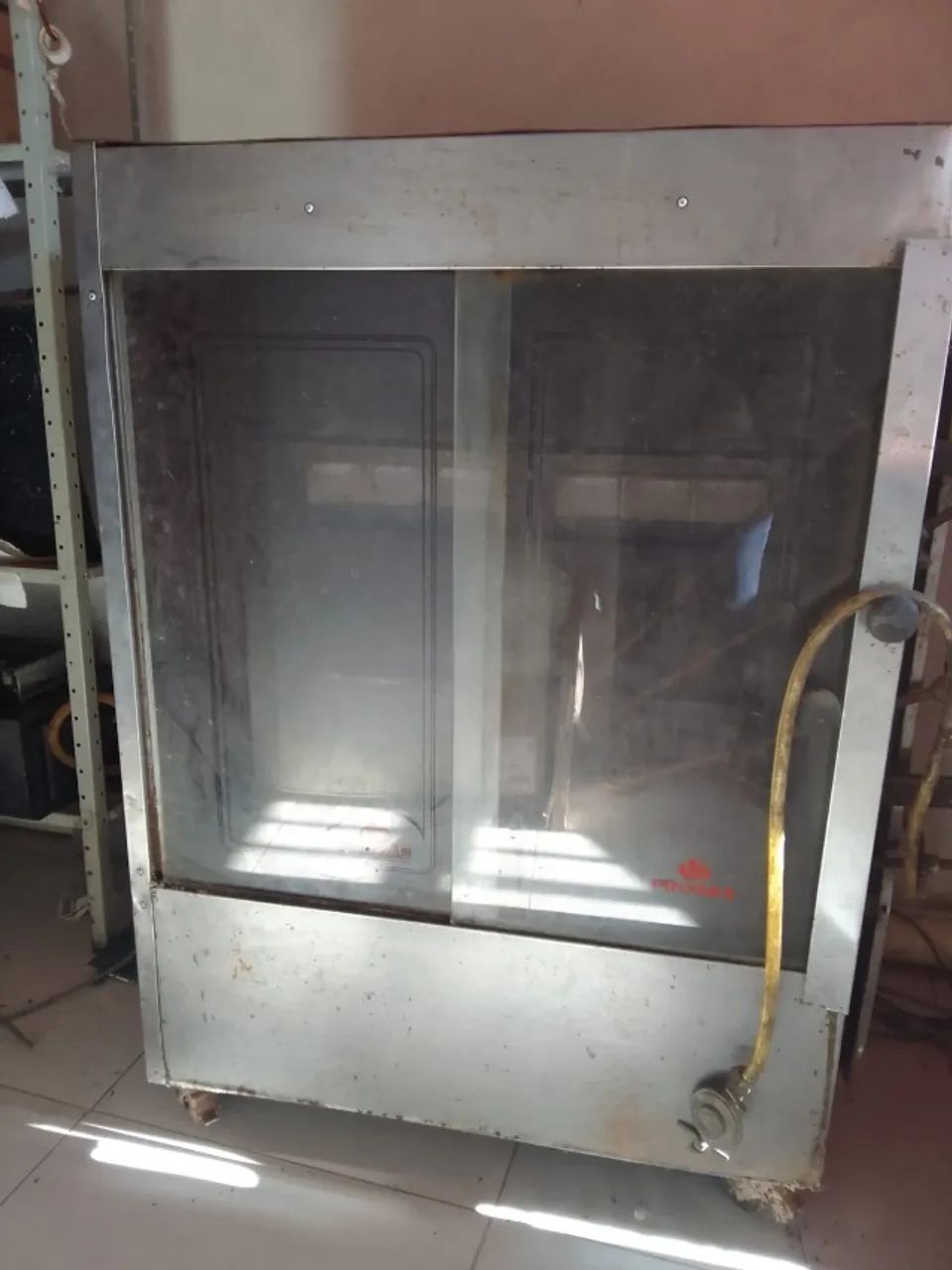 2 Maquina de assar Galeto 1 freezer por apenas 5000