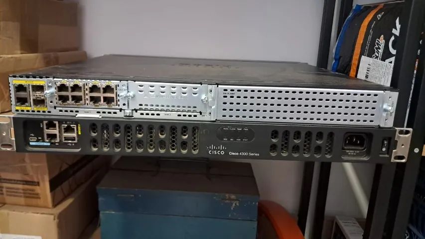 ROTEADOR CISCO 4331 2 PEÇAS