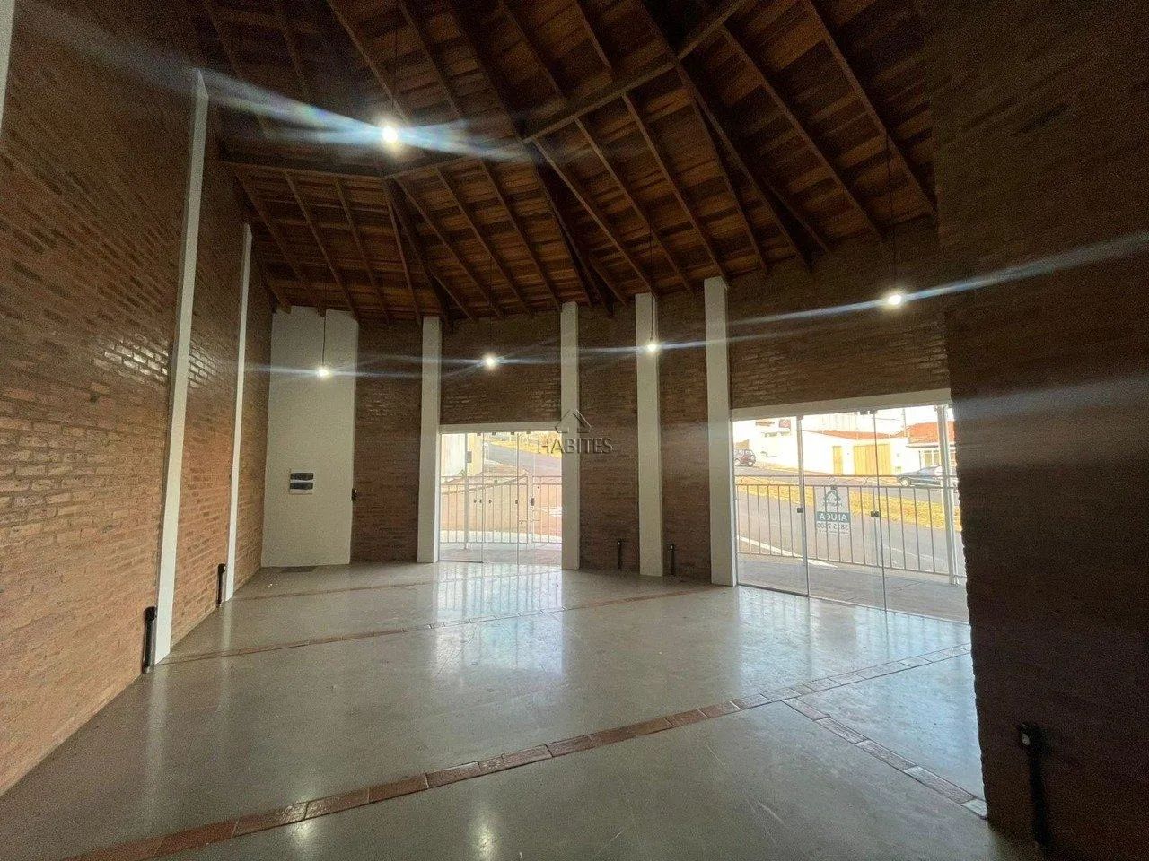 Ponto comercial com salão com jogo de 7 mesas e cadeiras , 2 banheiros, ampla cozinha com  - Foto 4