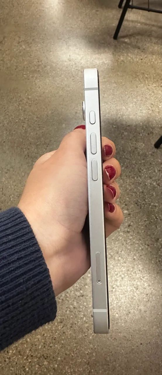 iPhone 17e branco - Foto 4