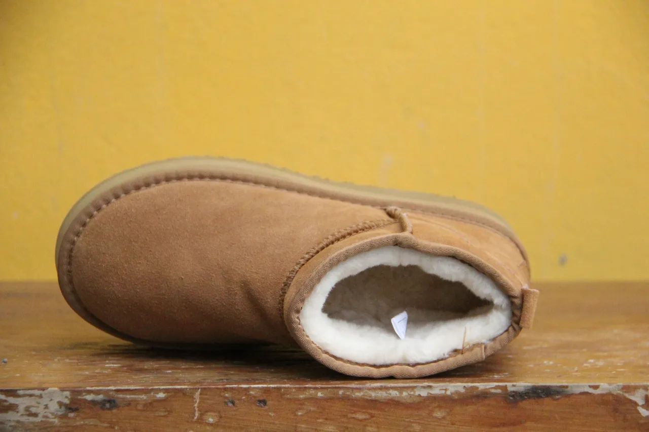 Bota Caramelo em Camurça UGG - Foto 4