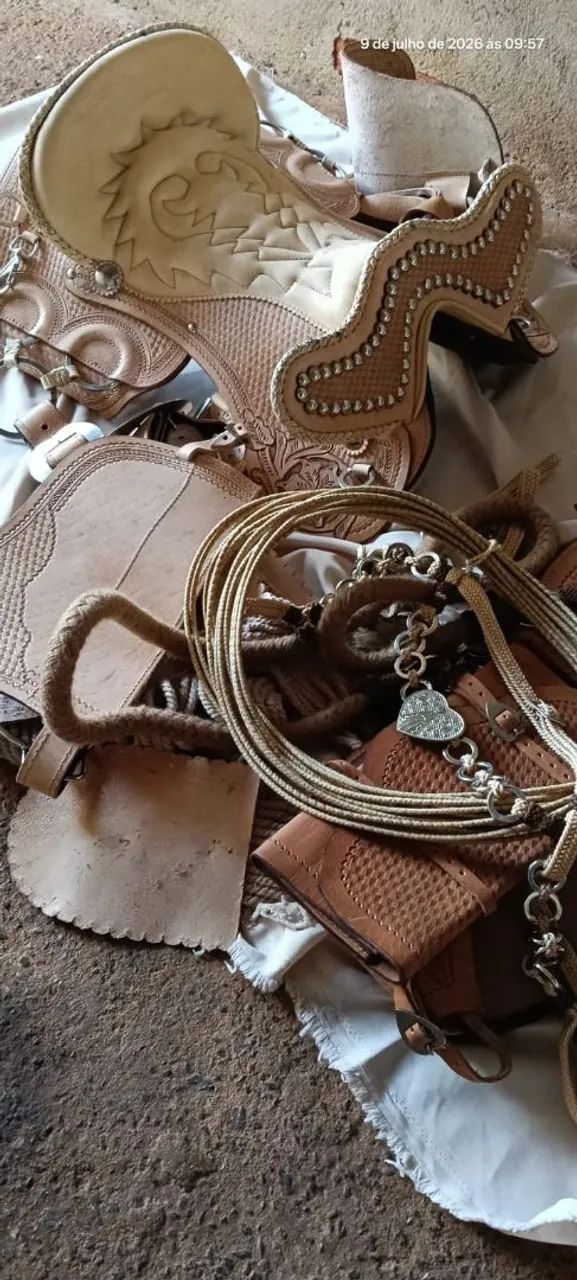 Sela completa cabeça de couro, com cabeçada e laço nunca usada.  - Foto 3